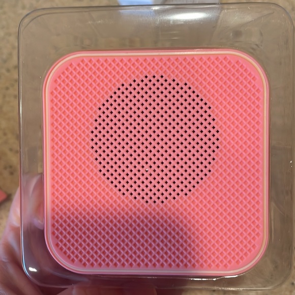 Sonix Bluetooth speaker - NEW IN BOX - Picture 2 of 3